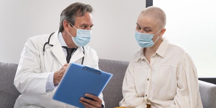 Dr. Vinayak Shenge consulting a patient at Vakratunda Hospital