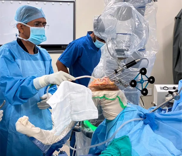 Robotic surgery using advanced surgical systems at Vakratunda Hospital