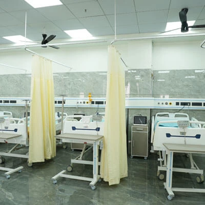 Hospital patient room with oxygen support system in Nashik for critical care patients